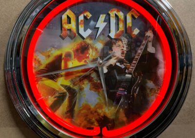 AC DC neon klok oldiessaloon