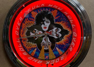 KISS neon klok oldies saloon