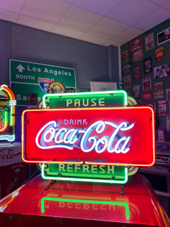 coca cola pause refresh neon verlichting oldies saloon