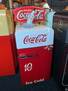 coca cola koelkast wit:roos 10 cents oldies saloon