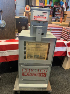 krantenautomaat zilver chicago sun times oldiessaloon